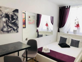 Central Petit Room